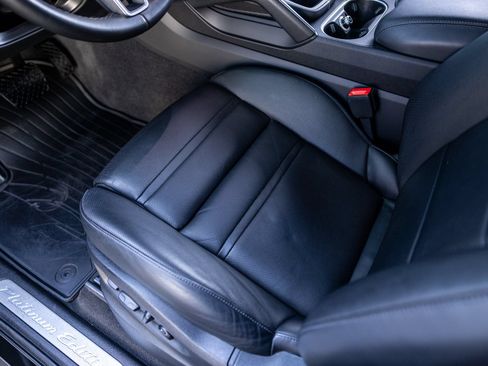Used 2023 Porsche Cayenne Platinum Edition w/ Towing Package w/o Tow Ball AWD/4WD image 42