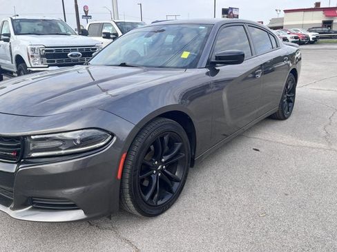 Used 2018 Dodge Charger SXT w/ Blacktop Package image 5