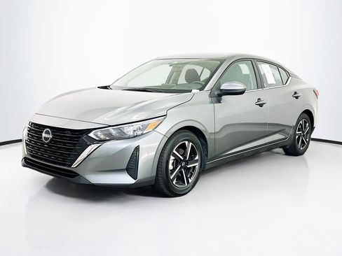 Used 2024 Nissan Sentra SV image 3