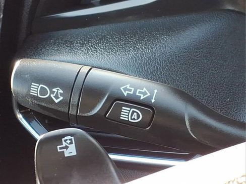 Used 2022 Chevrolet Bolt EUV LT w/ Convenience Package image 24