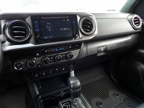 Used 2017 Toyota Tacoma TRD Pro image 17