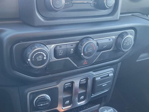 Used 2019 Jeep Wrangler Sport image 27