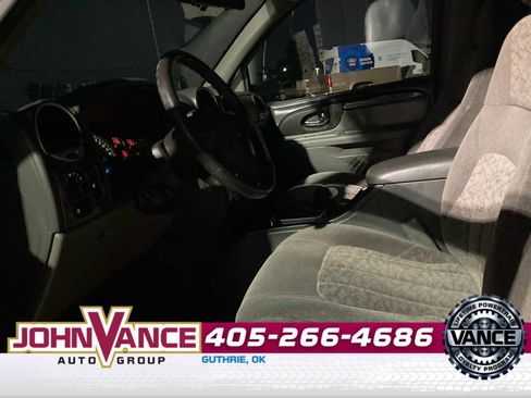 Used 2004 GMC Envoy XL SLE image 3