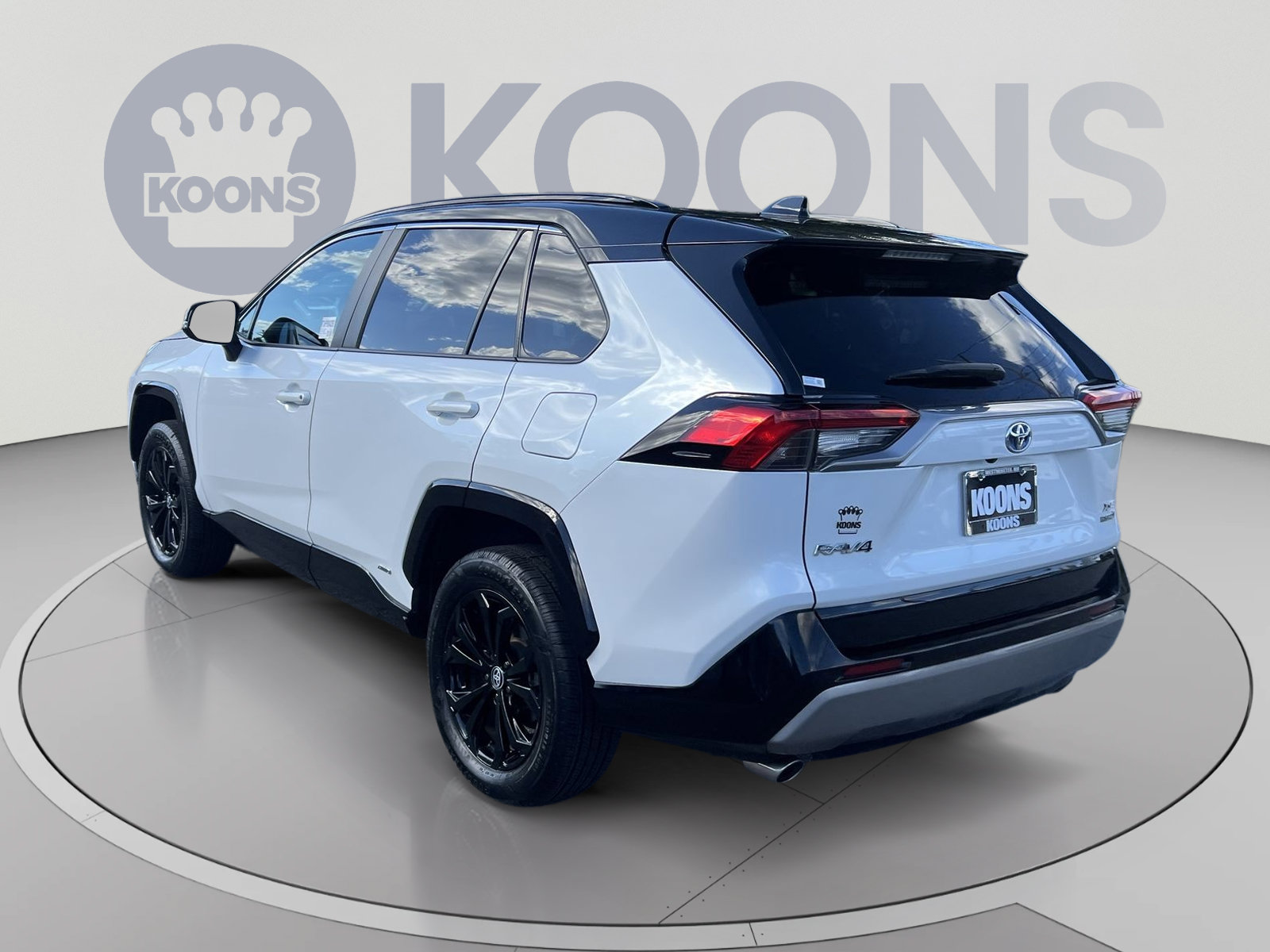 Used 2023 Toyota RAV4 XSE AWD/4WD image 4