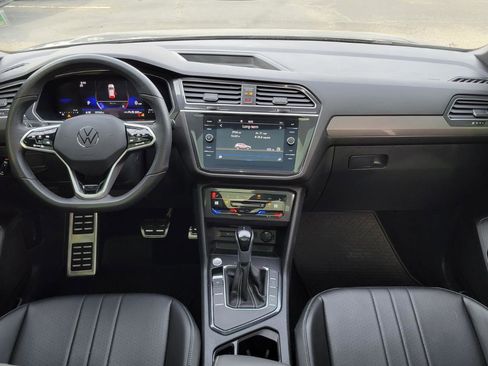 Certified 2024 Volkswagen Tiguan SE R-Line image 42