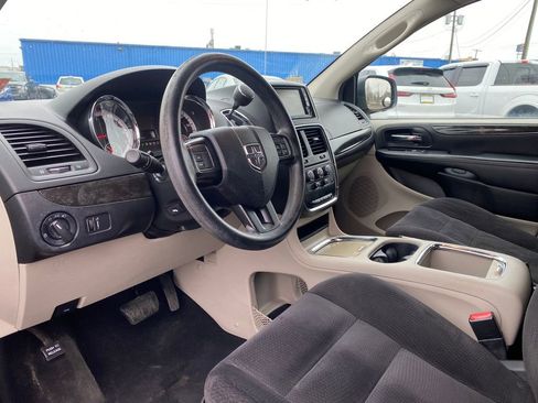 Used 2014 Dodge Grand Caravan SXT image 9