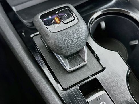 Used 2025 Nissan Rogue SV FWD image 24