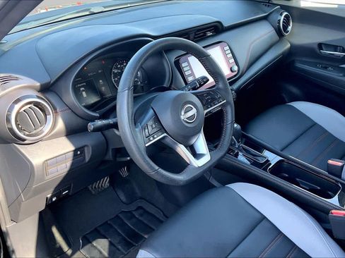 Used 2023 Nissan Kicks SR w/ SR Premium Package FWD image 18