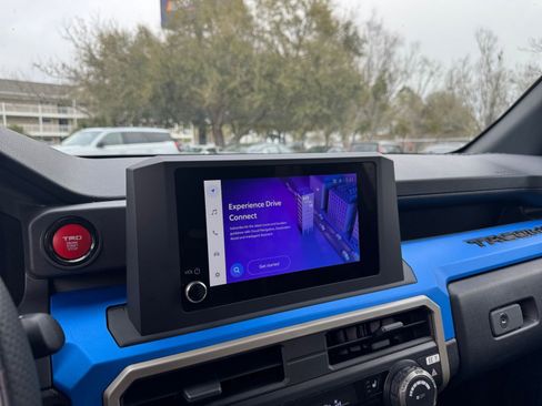 Used 2025 Toyota Tacoma TRD Off-Road image 11