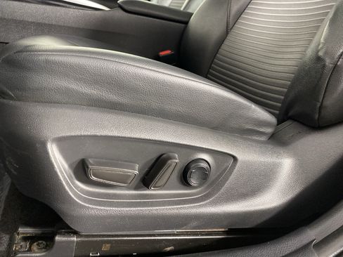 Used 2018 Toyota Camry SE w/ Moonroof Package FWD image 17