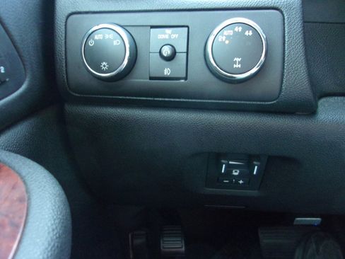 Used 2009 GMC Sierra 1500 SLT w/ Suspension Package, Off-Road image 19