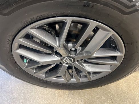 Certified 2021 Nissan Rogue S image 40