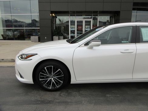 Used 2025 Lexus ES 350 w/ Premium Package image 2