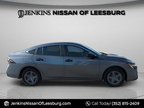 New 2026 Nissan Sentra SR w/ Floor Mat Package FWD image 2