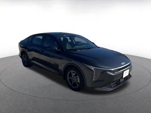 Used 2025 Kia K4 LXS image 3