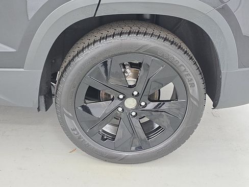 New 2026 Volkswagen Taos SE FWD image 33