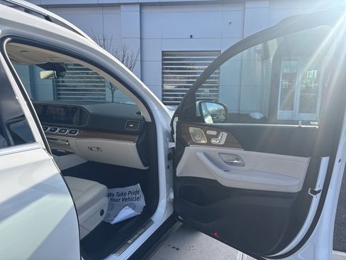Used 2025 Mercedes-Benz GLS 450 4MATIC image 17