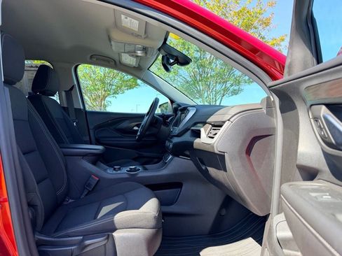 Used 2022 GMC Terrain SLE w/ Driver Convenience Package FWD image 13