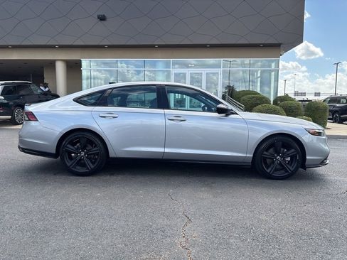 Used 2023 Honda Accord Sport image 4