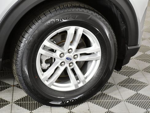 Used 2023 Ford Explorer XLT AWD/4WD image 54