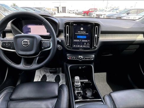 Used 2023 Volvo XC40 B4 Plus w/ Protection Package Premier FWD image 18