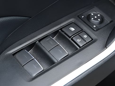 Used 2025 Toyota RAV4 XLE FWD image 10