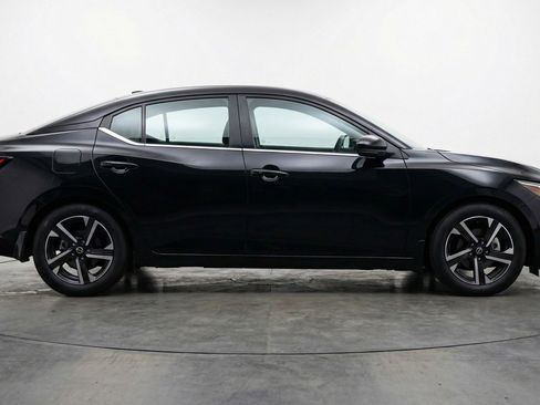 Used 2025 Nissan Sentra SV FWD image 11