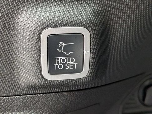 Used 2024 Jeep Grand Cherokee Overland w/ Luxury Tech Group IV AWD/4WD image 31
