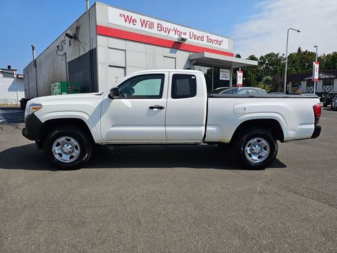 Used 2022 Toyota Tacoma SR RWD image 4