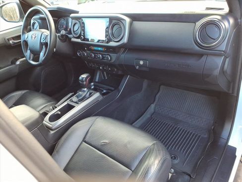 Used 2021 Toyota Tacoma TRD Off-Road w/ TRD Premium Off Road Package image 18