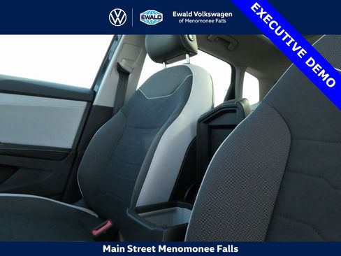 New 2025 Volkswagen Taos SE image 32