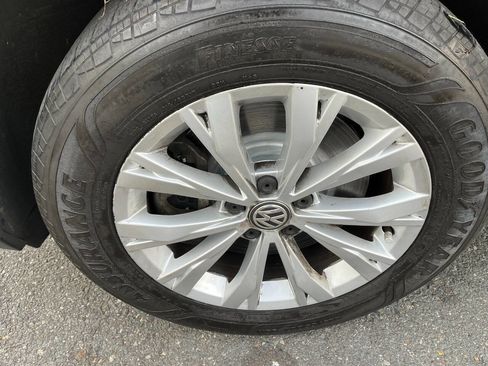 Used 2020 Volkswagen Tiguan S image 25