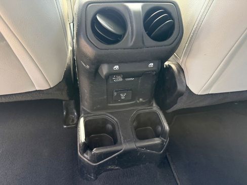 Used 2023 Jeep Gladiator Overland image 25