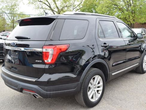 Used 2018 Ford Explorer XLT w/ Equipment Group 202A AWD/4WD image 6