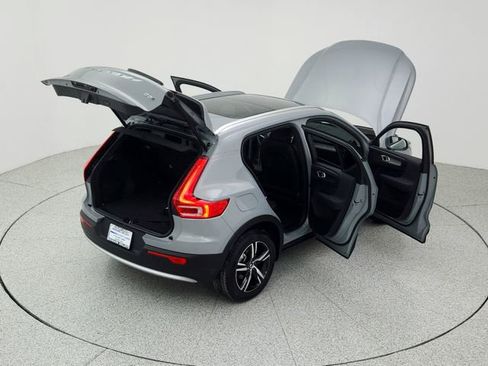 Certified 2025 Volvo XC40 B5 Core image 35