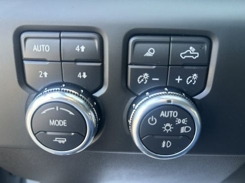 Used 2024 GMC Sierra 1500 AT4 w/ Technology Package AWD/4WD image 22
