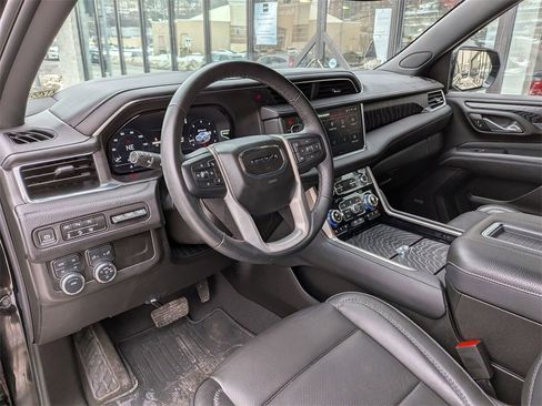 Used 2023 GMC Yukon XL Denali image 16