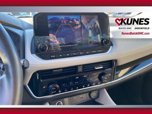 Used 2023 Nissan Rogue SL w/ SL Premium Package image 24