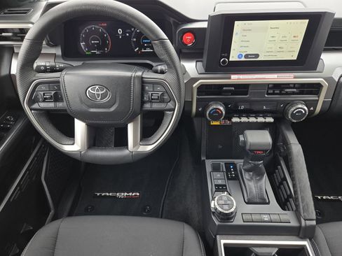 Used 2025 Toyota Tacoma TRD Off-Road w/ TRD Off Road Upgrade Package AWD/4WD image 29