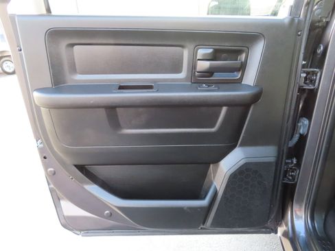 Used 2018 RAM 2500 Tradesman w/ Chrome Appearance Group image 39