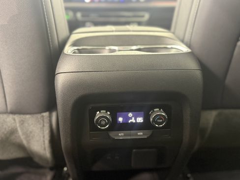 Used 2025 Chevrolet Traverse Z71 w/ Enhanced Driving Package image 17