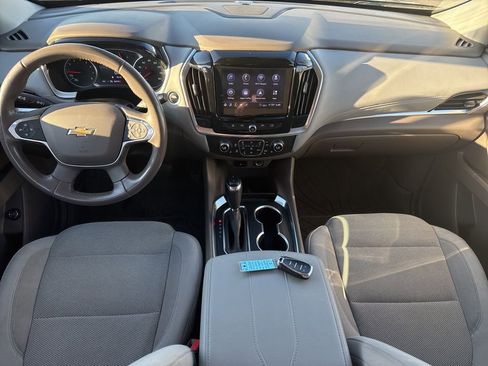 Used 2020 Chevrolet Traverse LT image 17