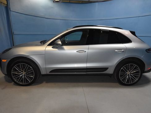 Certified 2026 Porsche Macan AWD/4WD image 2
