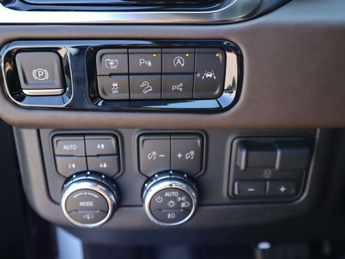 New 2026 GMC Yukon XL Denali Ultimate w/ LPO, Illumination Package AWD/4WD image 15
