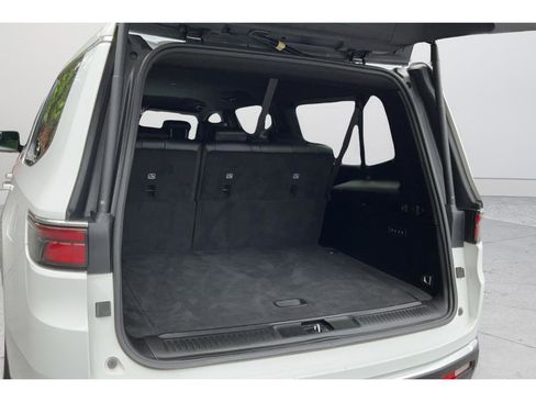 Used 2023 Jeep Wagoneer L Series II RWD image 19