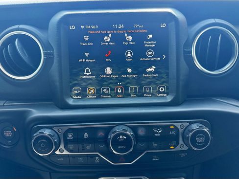 Used 2022 Jeep Wrangler Unlimited Sahara w/ Cold Weather Group AWD/4WD image 16