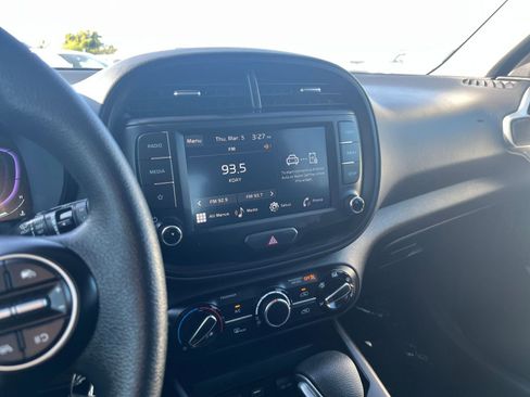 Used 2025 Kia Soul LX w/ LX Technology Package image 17