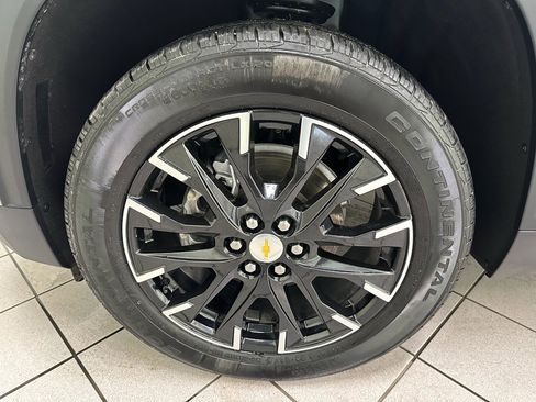 Certified 2025 Chevrolet Traverse LT w/ Sun and Wheel Package image 16