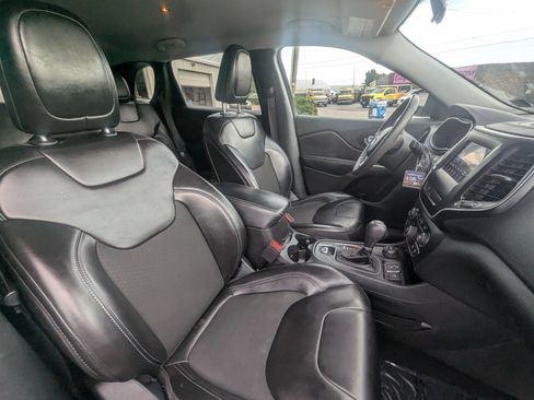 Used 2020 Jeep Cherokee Latitude Plus AWD/4WD image 9