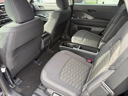 New 2025 Nissan Pathfinder SV w/ SV Premium Package image 36